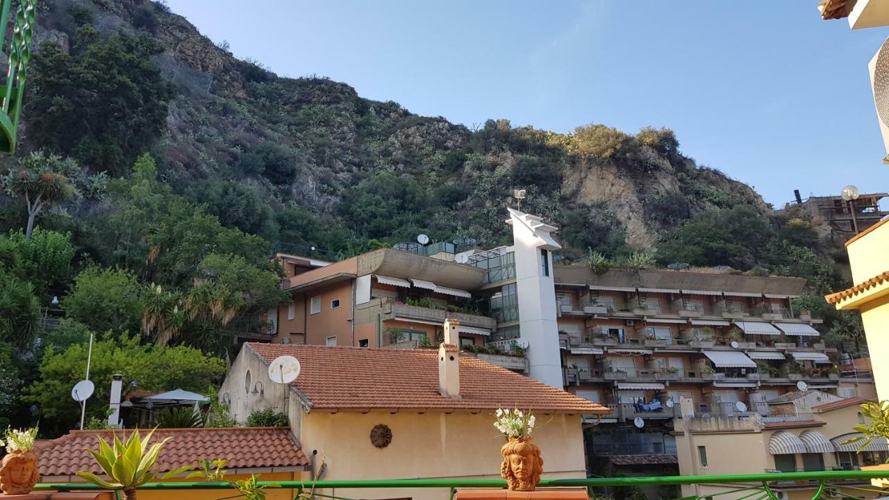 La Fontanella Apartment タオルミーナ エクステリア 写真